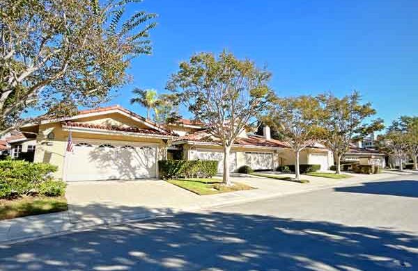 townhomes on Sausalito Circle